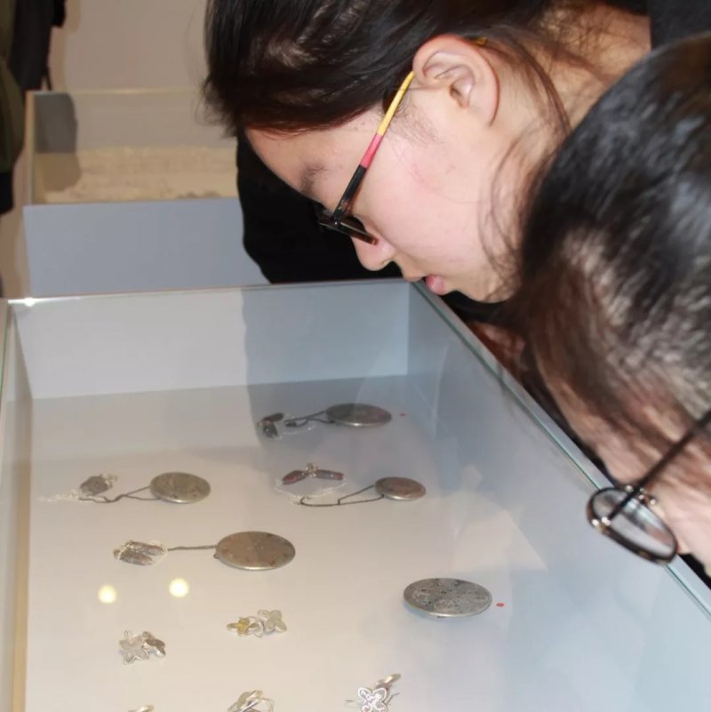 AIVA的預(yù)科小朋友們參觀FROOTS植根花實藝術(shù)空間